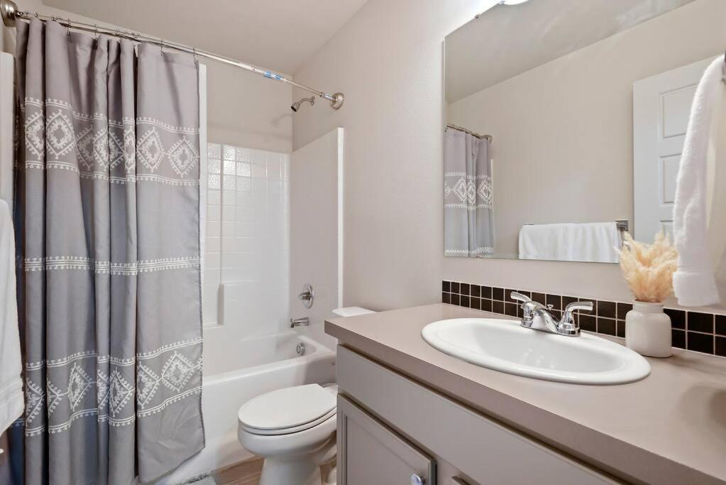Beautiful Brand New Kuna Home! ภายนอก รูปภาพ